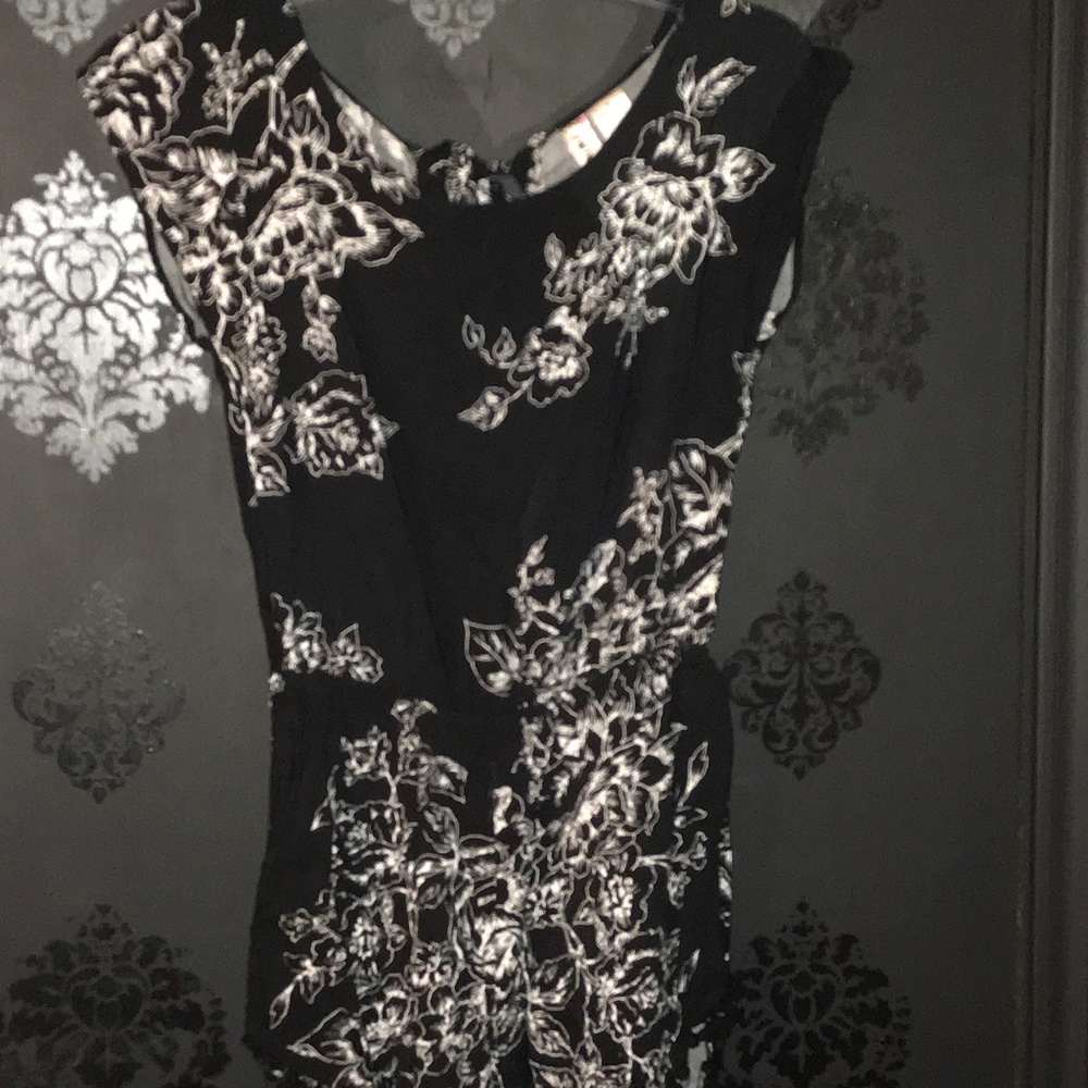 NWOT Mimi Chica Floral Romper  Sz M